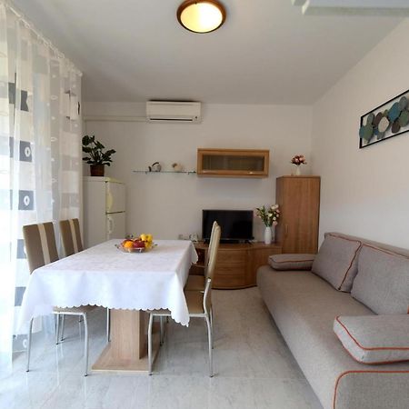 Apartment Biserka Malinska Exterior foto