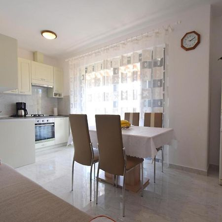 Apartment Biserka Malinska Exterior foto